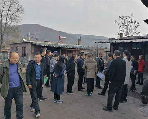 縣委、鎮(zhèn)府領(lǐng)導(dǎo)煤改電驗(yàn)收工程