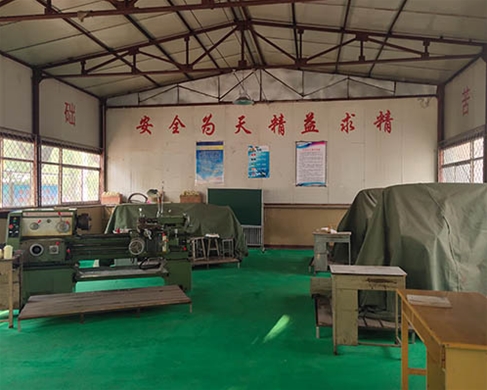 和靈石縣第一職業(yè)高中校領(lǐng)導(dǎo)在?？疾? /></div>
		<h2 id=