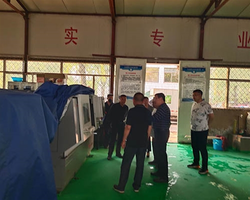 和靈石縣第一職業(yè)高中校領(lǐng)導(dǎo)在?？疾? /></div>
		<h2 id=