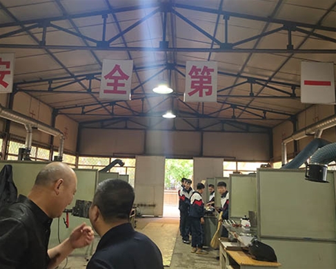 和靈石縣第一職業(yè)高中校領(lǐng)導在?？疾? /></div>
		<h2 id=