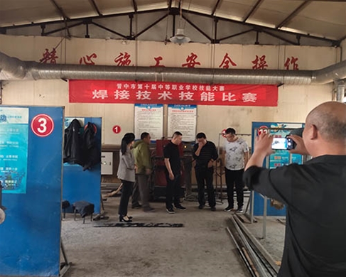 和靈石縣第一職業(yè)高中校領(lǐng)導(dǎo)在?？疾? /></div>
		<h2 id=